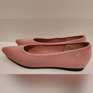 Vivaia Pink Flats Size 36 (US Size 6)